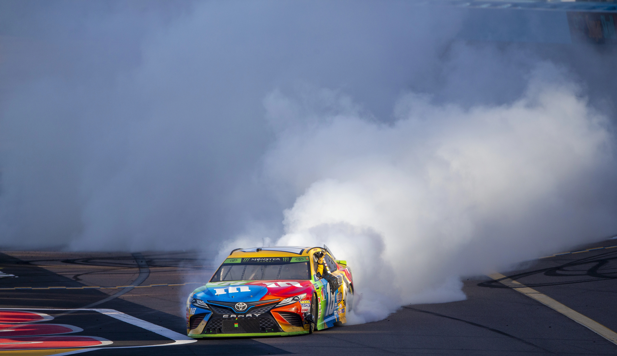November 11, 2018 - Avondale, Arizona, USA: Kyle Busch (18) wins the Can-Am 500(k) at ISM Raceway in Avondale, Arizona. — Photo by actionsports